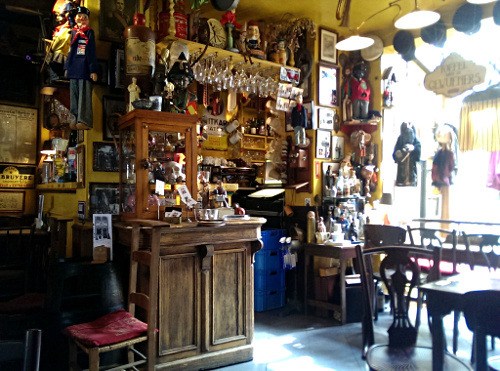 The counter at Poechenellekelder, Brussels